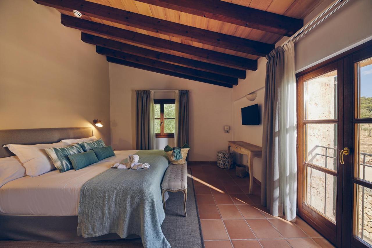 Rural Es Riquers Country house